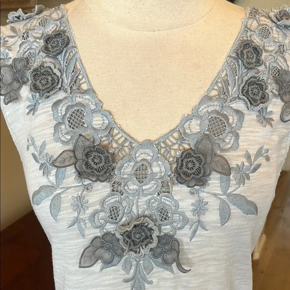 Gray Embellished Tank Top with Floral Details - Picture 3 of 15